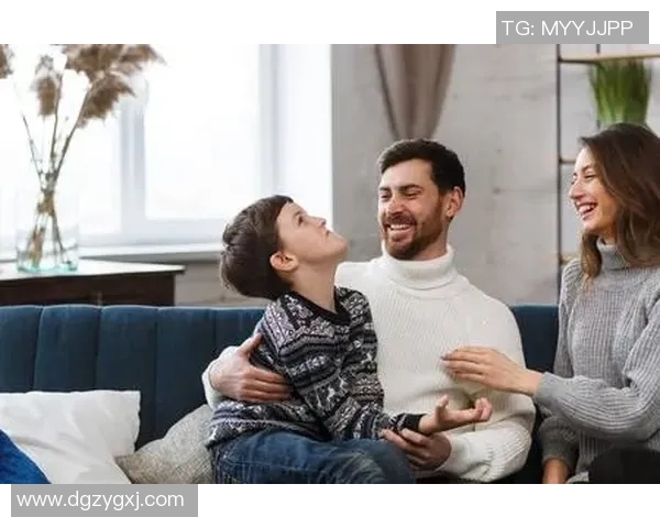 足球明星与孩子的温馨时光：亲子互动中的爱与成长